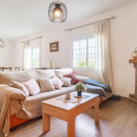 Holiday home Gorgeous In With Swimming Pool Trapiche (Malaga)