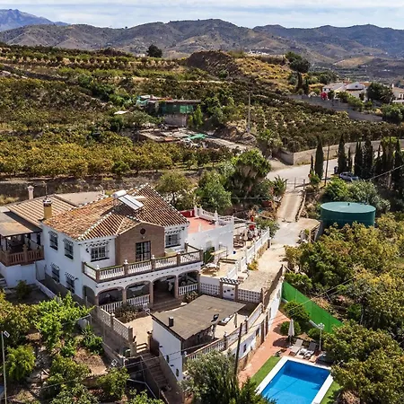 Gorgeous In With Swimming Pool Holiday home *